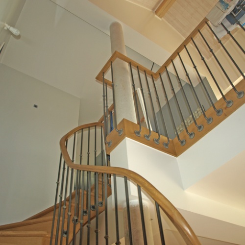 Extension Hybride Bton-Bois : espace ouvert de l'escalier